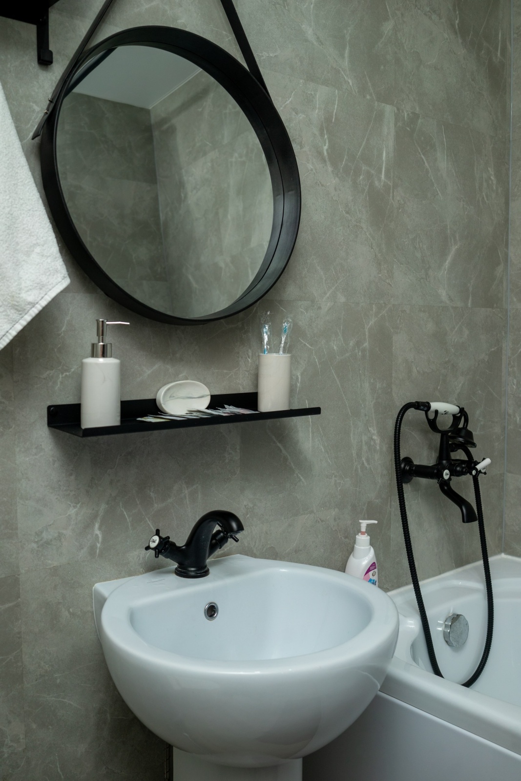 евро двушка (гостиная + спальня) в стиле лофт 